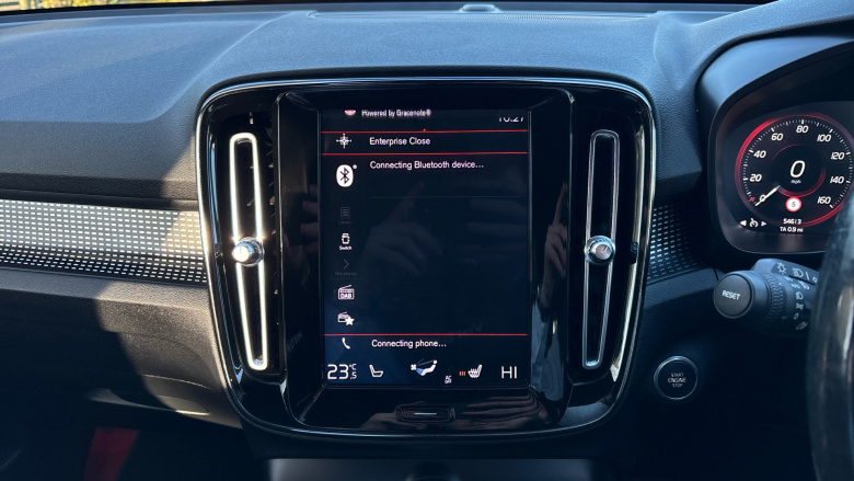 Volvo Xc40 2.0 T4 R DESIGN Pro 5dr AWD Geartronic Petrol Estate